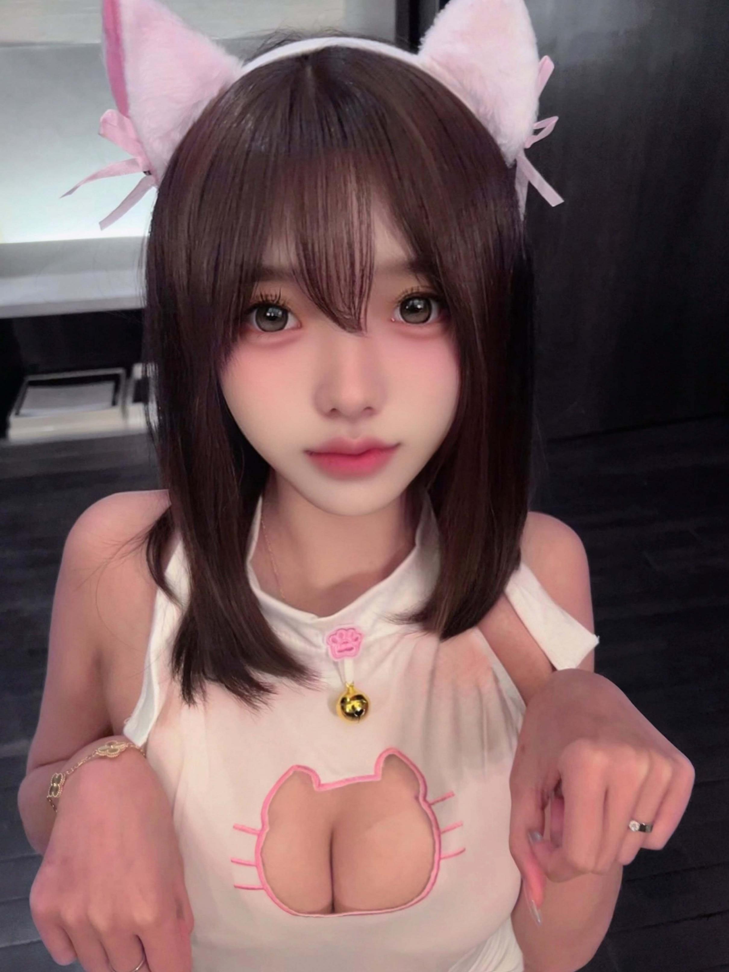 00后是真的嫩被大JB艹的爽翻了屁股被打的好响 萌萌的外表 娇小的身材 又纯又欲 爱不释手