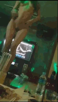 小姐姐们各种玩【最新国内暗黑的KTV】真空露点裸体陪玩，只有你想不到的