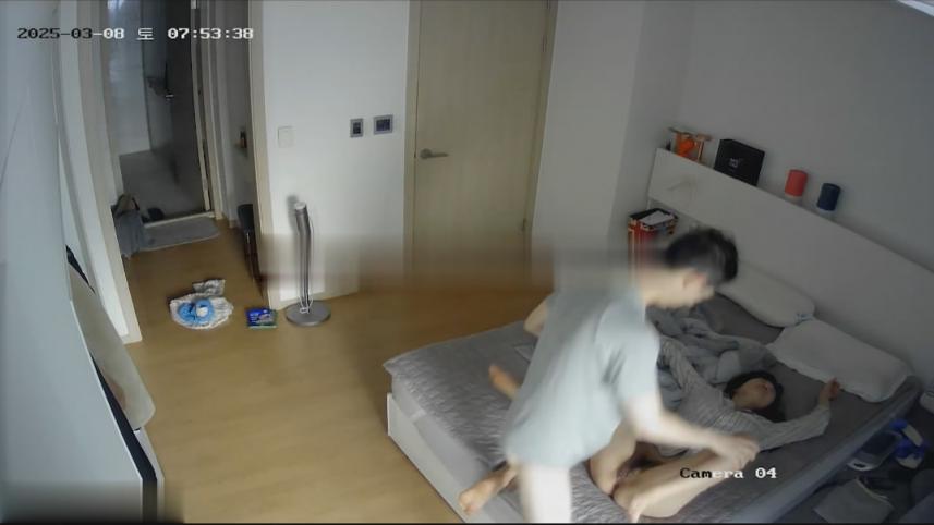 新黑客破解家庭网络摄像头偷拍❤️年轻白领小夫妻的日常性生活喜欢早晚做爱