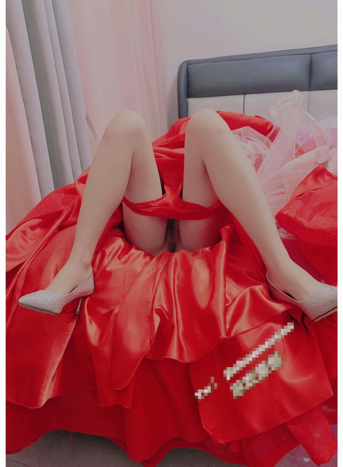 ❤️爆菊女神紧致爽滑的小屁股❤️女神屁眼好丝滑  一张一合的真踏马的色 骚逼这么黑