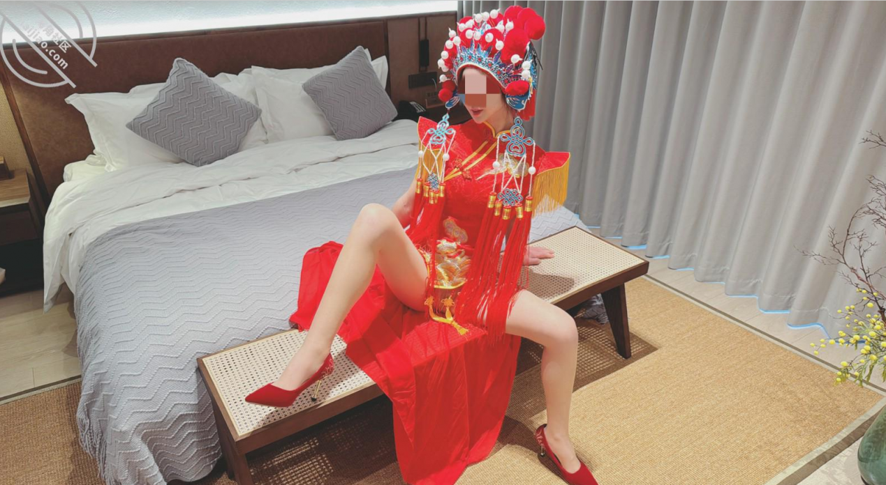 元旦贺岁，跨年夜穿中式服双洞齐开，大量潮喷变相给大家拜年