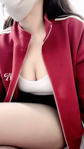 大奶骚妇逼痒难耐不停勾引挑逗按摩师❤️主动吞食大鸡巴，无套后入乱操！