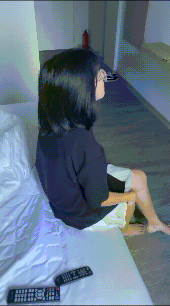 约炮05女高嫩妹✅轻轻一操就哼哼唧唧的，一使劲儿感觉就操破了一样