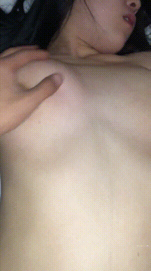 穿着白色透明内裤的大学生反差女友,故意喝多与男友开房性爱,黑木耳毛多水多