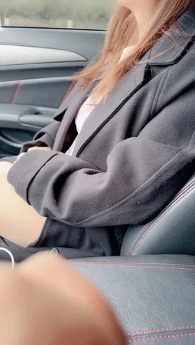 【剧情演绎】勾搭少妇❤️关上车门根本跑不掉，揉捏大奶子，激情艹逼车震爽爽爽！