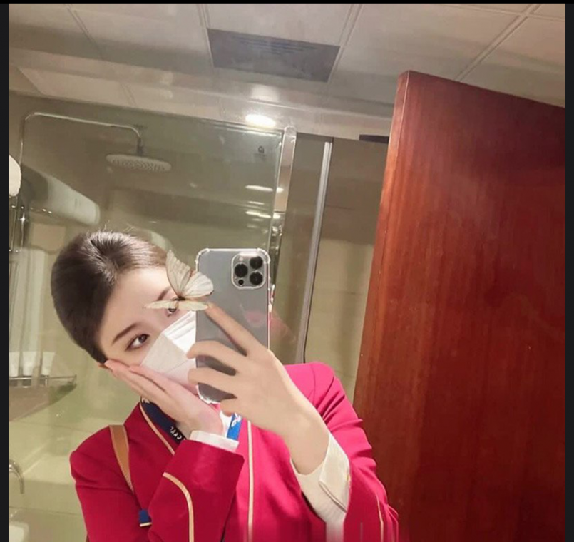 保时捷豪车内惊现空姐深喉服务 富少炫耀视频流出 揭露空姐反差人设 空姐口技娴熟，深喉到根