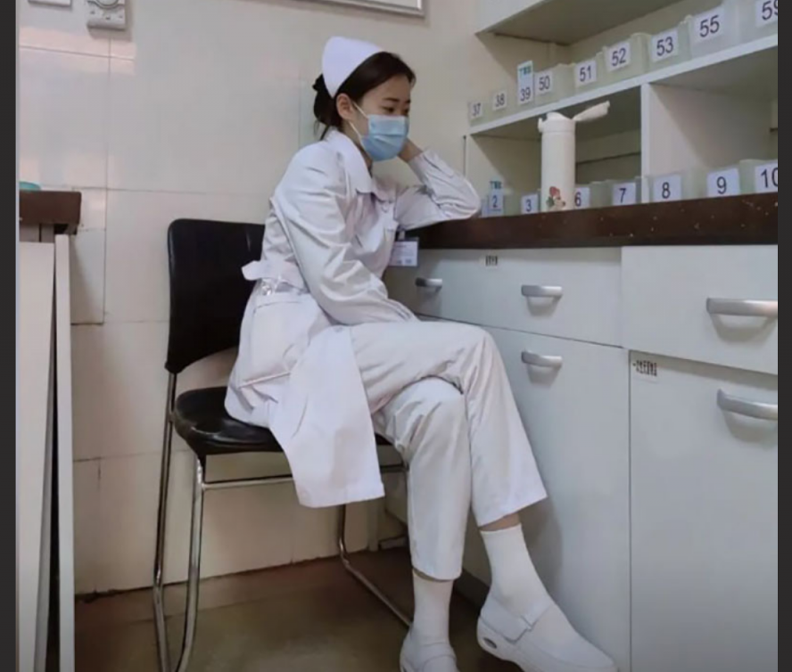 湖南省人民医院实习护士线下开课 亲自上阵 玩弄自己白虎嫩穴 讲解如何玩弄女性生殖器 能更快高潮！