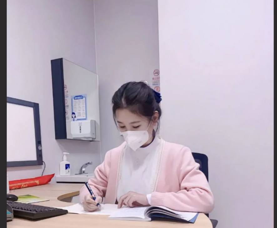 湖南省人民医院实习护士线下开课 亲自上阵 玩弄自己白虎嫩穴 讲解如何玩弄女性生殖器 能更快高潮！