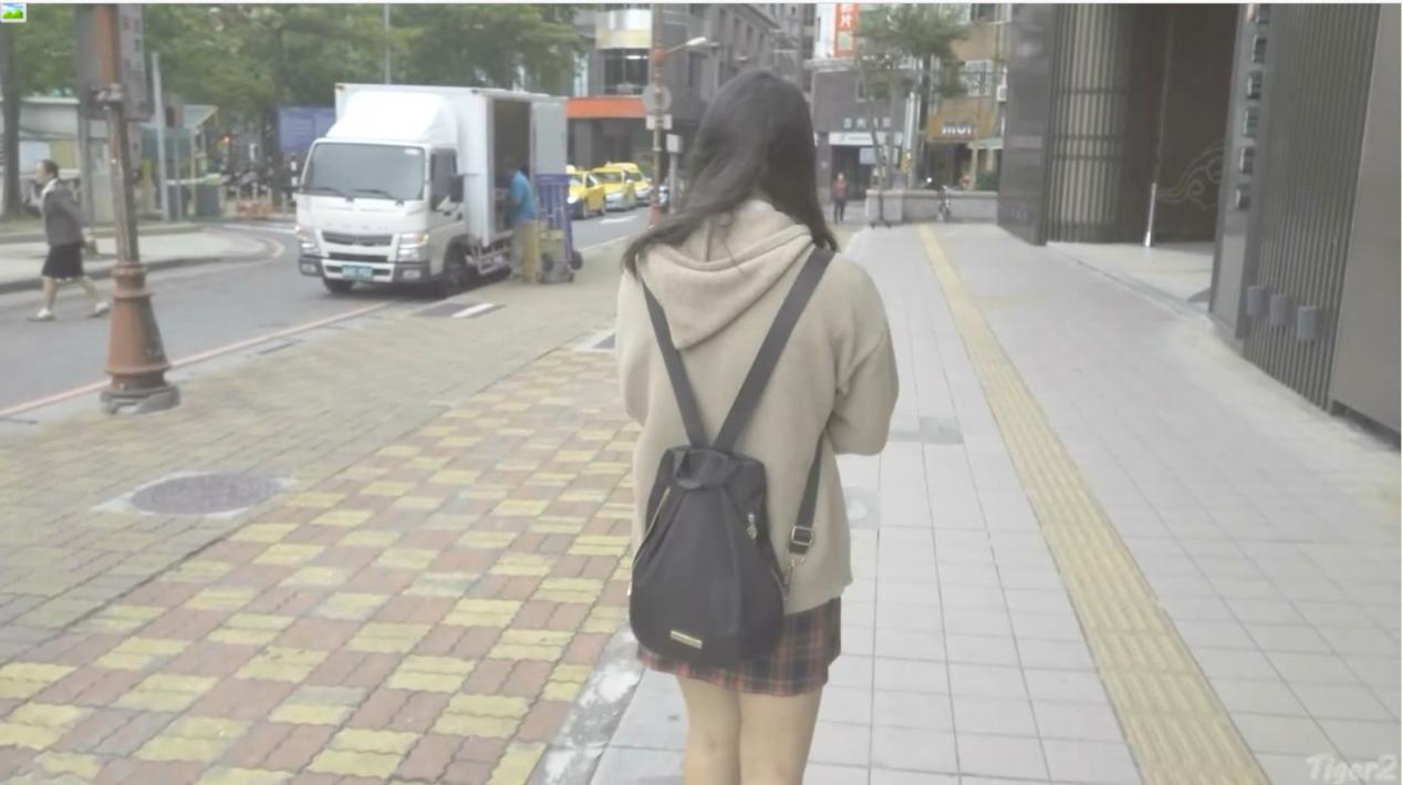 网约20岁学生妹，一镜到底全程露脸，长得不好看胜在够嫩奶子天然硕大，颜射足交啪啪都玩一遍