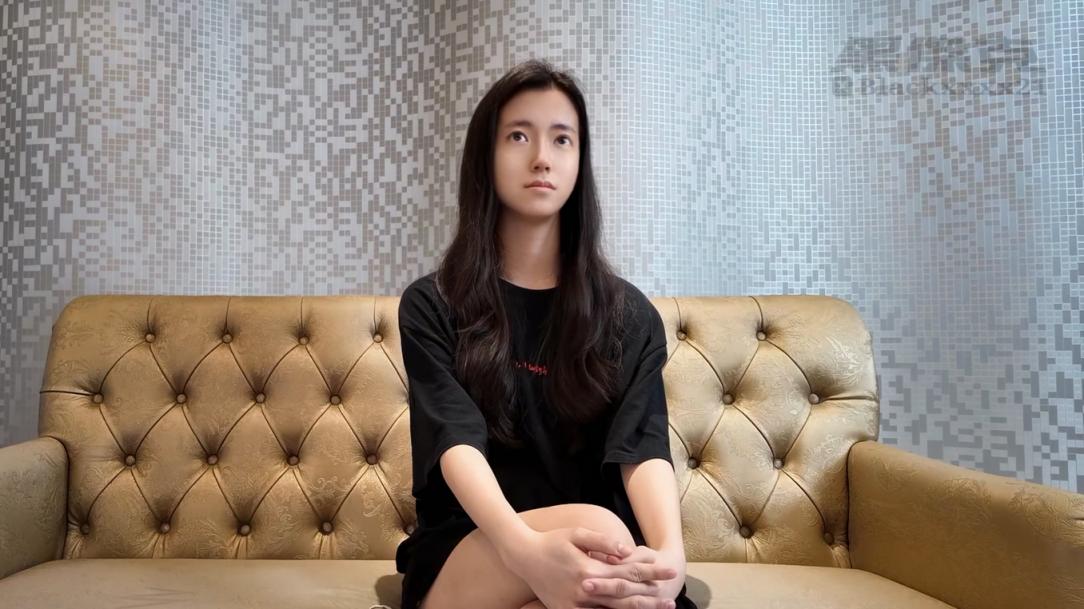 私人健身教练，约炮大神【黑杰克】无水印原档，口爆插射19岁艺校生，沙发篇