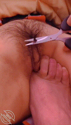 逆子花式玩弄，乱伦大神爱穿丝袜的骚妈，给妈妈按摩按舒服了插一炮49岁的妈妈夹紧内射