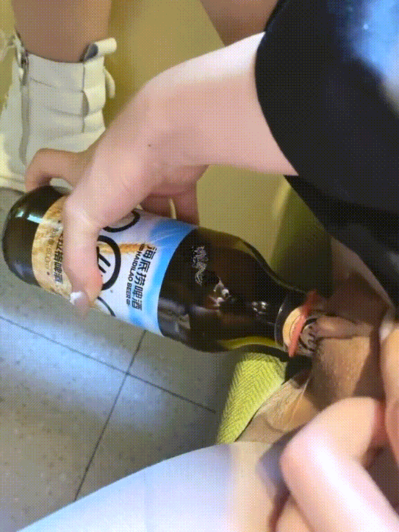 东北Dom推特调教大神【潇洒Gucci】超强女奴训调女神母狗人前露出海底捞啤酒瓶插逼