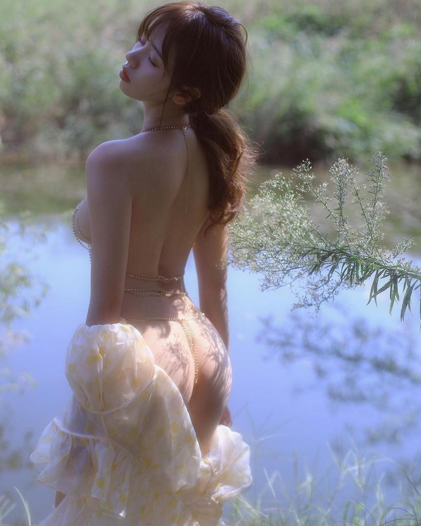 亲眼看着 自己老婆的逼变成别人几把的形状 老婆主动的坐到别人的几把上骑马 绿帽癖谁能懂