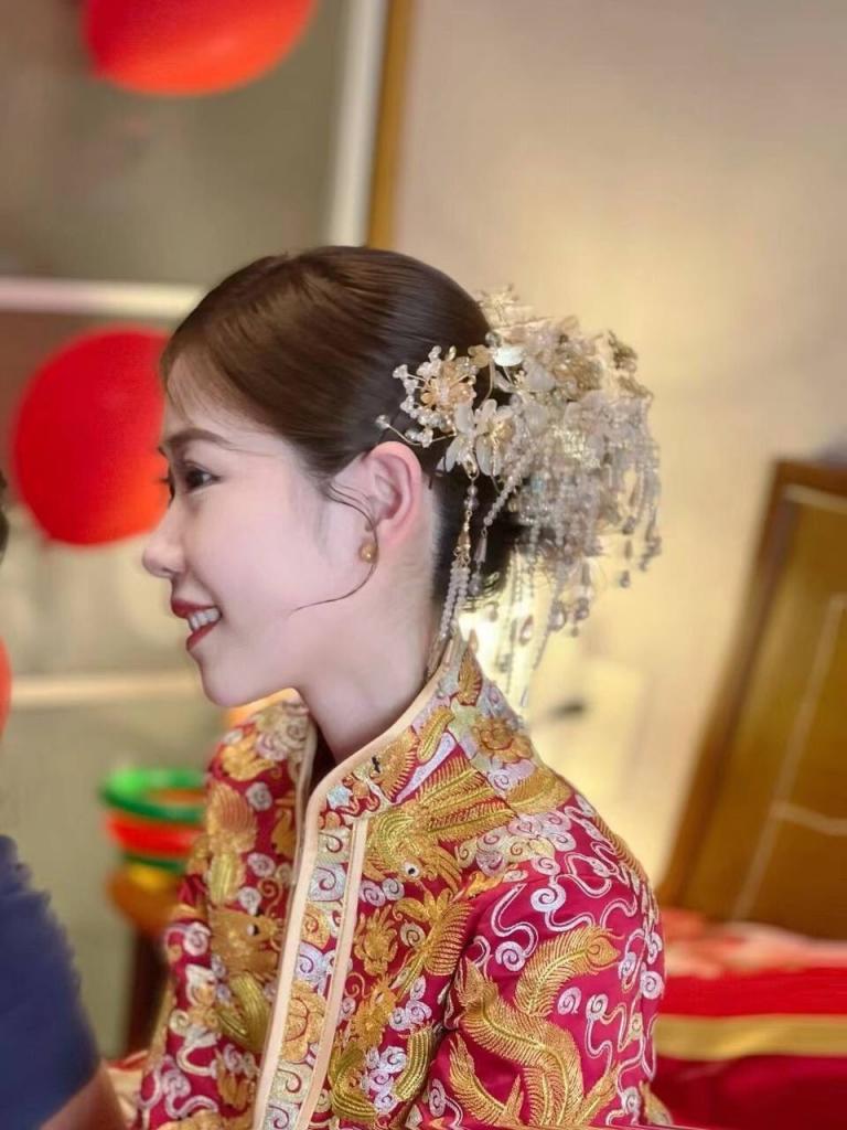 亲眼看着 自己老婆的逼变成别人几把的形状 老婆主动的坐到别人的几把上骑马 绿帽癖谁能懂