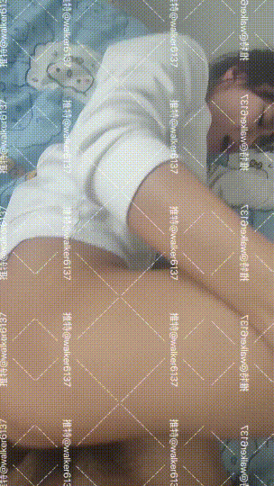 520人妻竟然在这个特殊的日子里，背着老公出来让别人操，还装深情