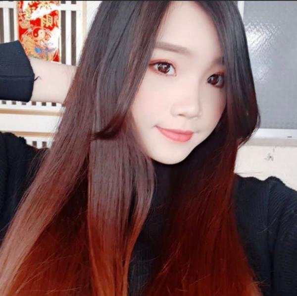 最近看到的一个性张力拉满完全没抵抗力的女孩，给家人分享一下