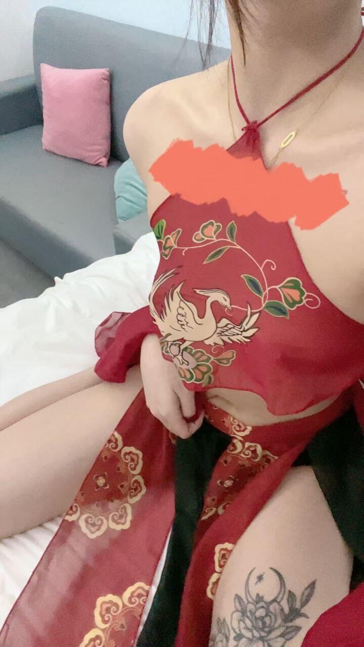 端午大战满背符文精神小妹,换上汉服致敬端午