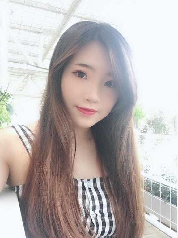 最近看到的一个性张力拉满完全没抵抗力的女孩，给家人分享一下