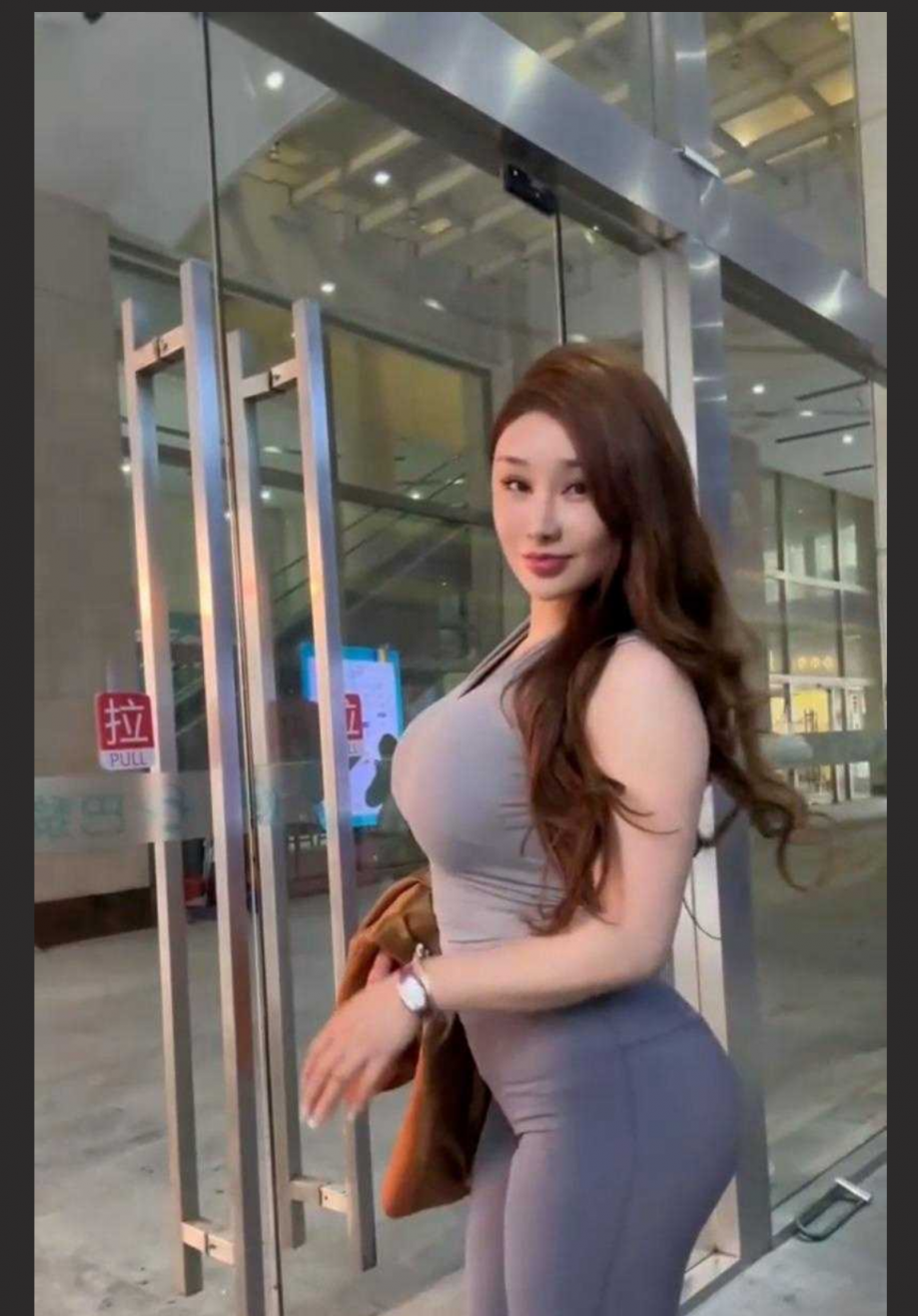 抖音34W粉丝网红张晶滢，巨乳肥臀与金主大哥一V一脸穴同框如母狗般怼着镜头道具自慰