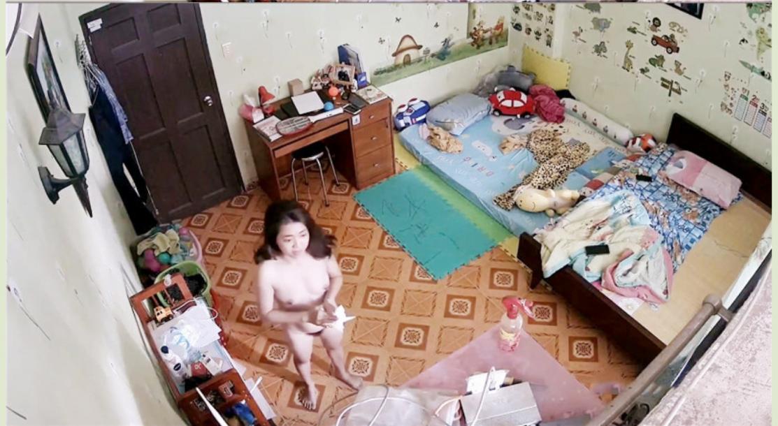 《居家摄像头破解》中年大叔和漂亮媳妇午休时间来一炮可惜鸡巴不给力怎么弄都硬不了