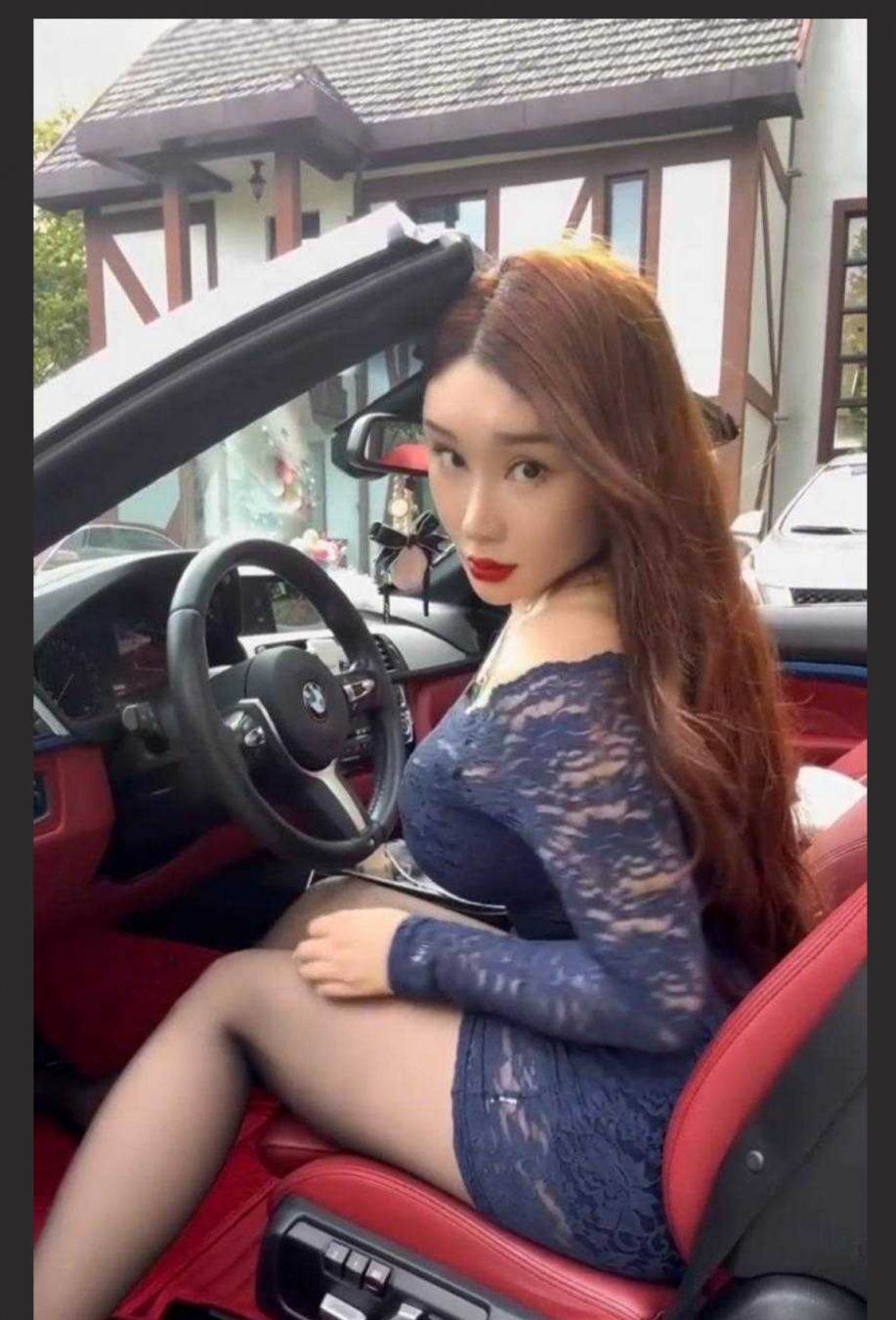 抖音34W粉丝网红张晶滢，巨乳肥臀与金主大哥一V一脸穴同框如母狗般怼着镜头道具自慰