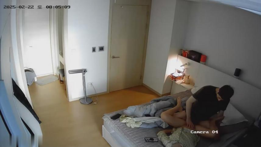 新黑客破解家庭网络摄像头偷拍❤️白领夫妻日常性爱生活反差婊媳妇表面性冷感操完老公走后还自慰一下