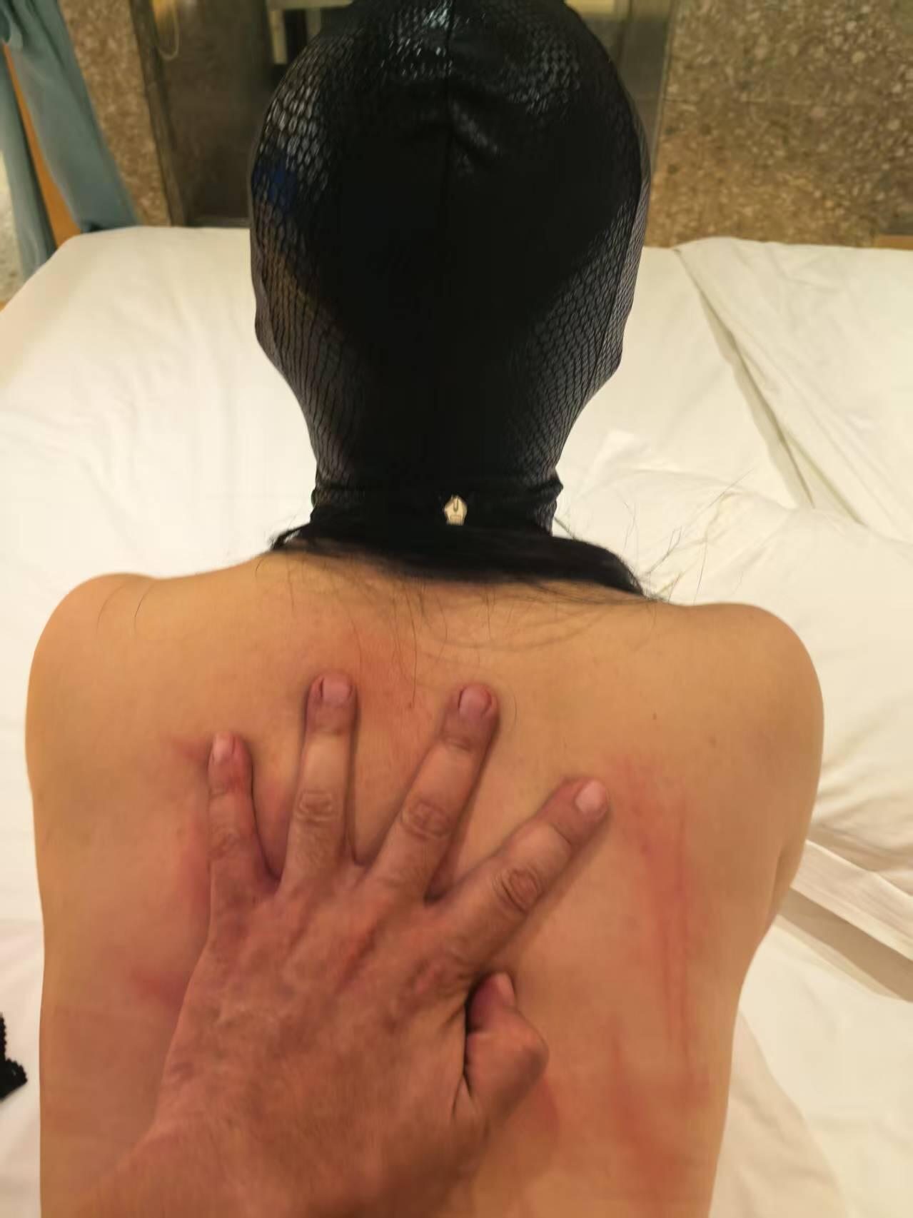 一只爱SM的骚母狗喜欢被无套内射