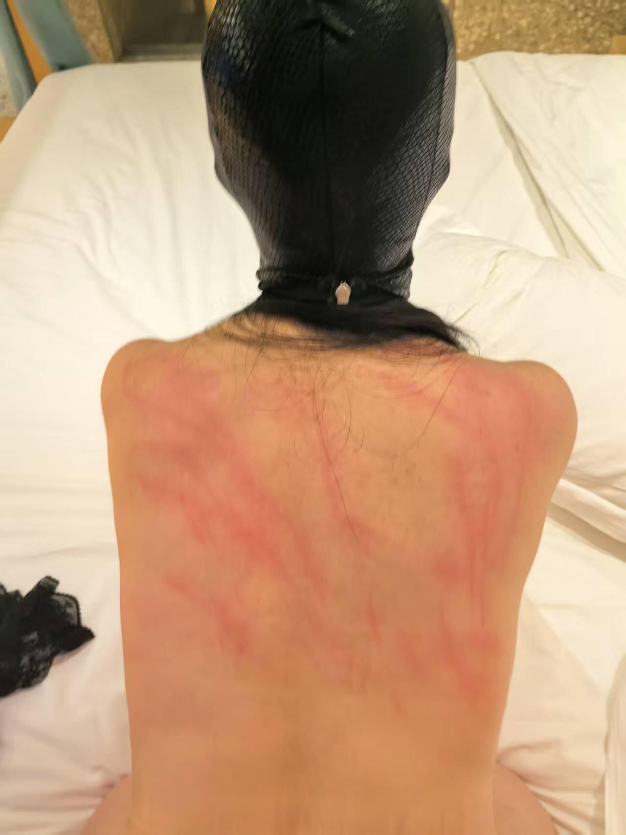 一只爱SM的骚母狗喜欢被无套内射