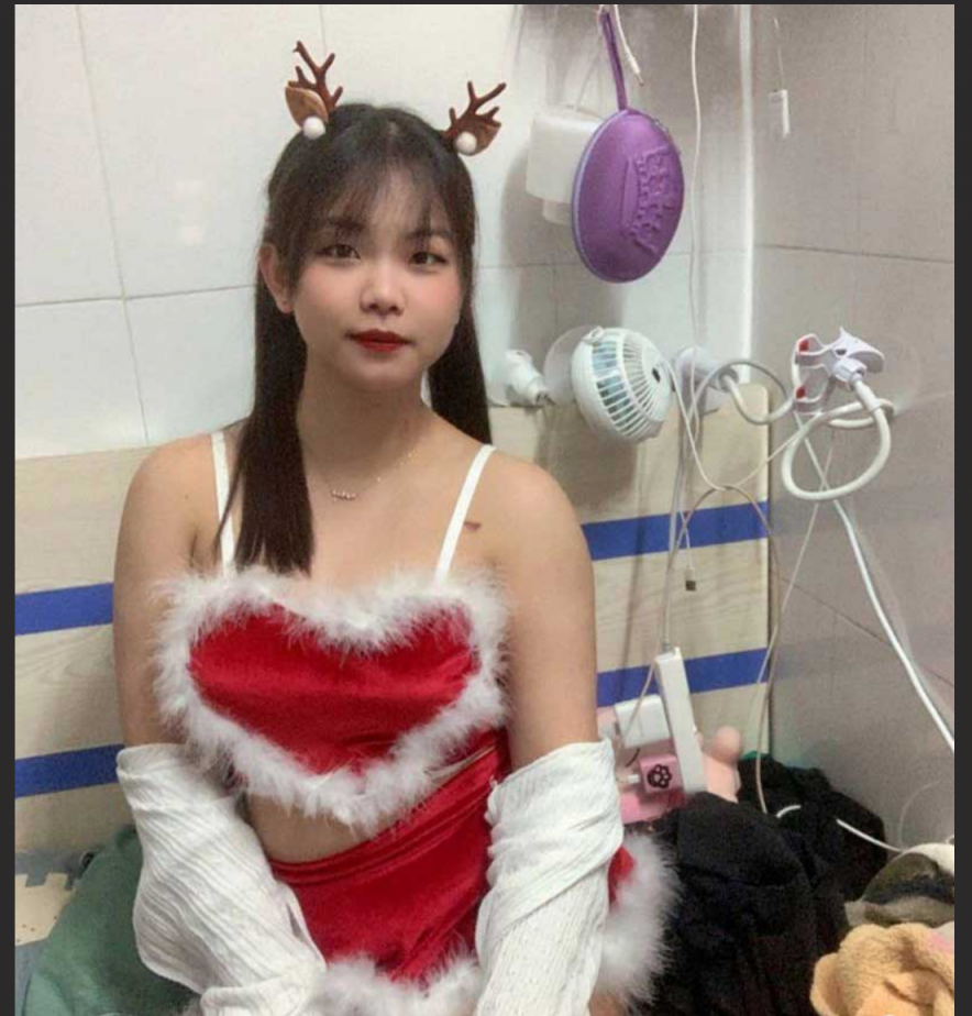 无毛坦克小太妹 清纯外表私下却化身玩物 镜头前被猛男抽插汁水四溢