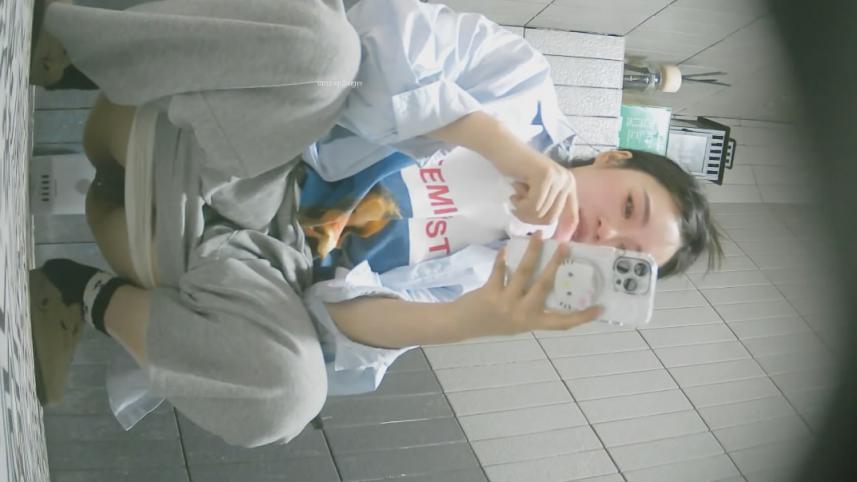 新流出写字楼女厕前后景双角度高清偷拍❤️白领姐姐尿尿长靴靓妹换卫生巾