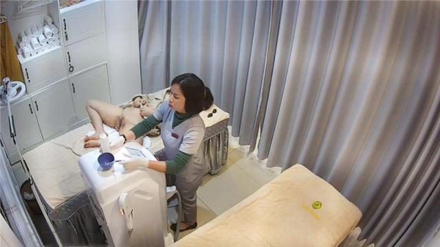 《黑客破解美容院监控》真实记录多位做阴部护理的极品少妇