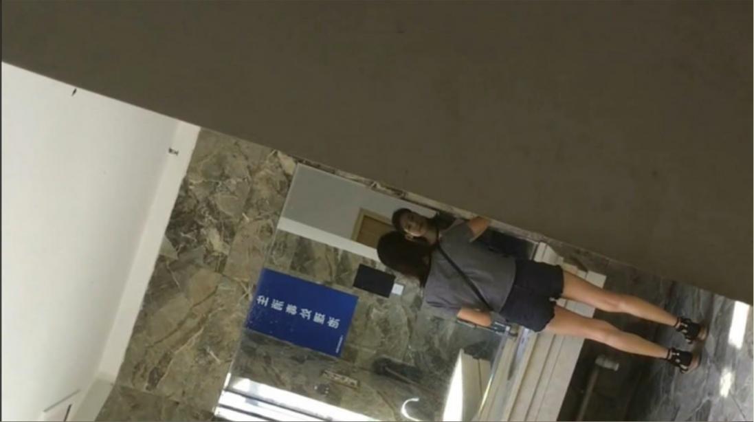 大神 潜入服务中心女厕全景偷拍几个来办事的美少妇的各种美鲍鱼