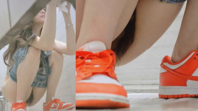 高档餐厅女厕全景偷拍两位美女❤️多毛肥鲍鱼