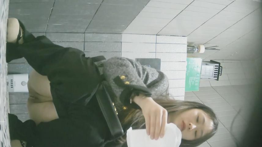 新流出写字楼女厕前后景双角度高清偷拍❤️白领姐姐尿尿长靴靓妹换卫生巾