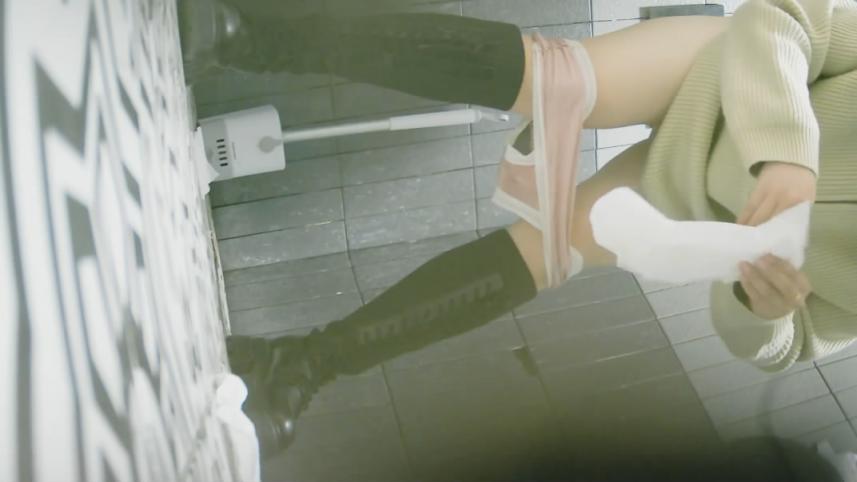 新流出写字楼女厕前后景双角度高清偷拍❤️白领姐姐尿尿长靴靓妹换卫生巾
