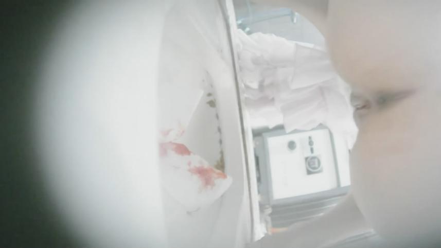 新流出写字楼女厕前后景双镜头偷拍❤️白领姐姐尿尿健美裤靓妹痔疮有点严重