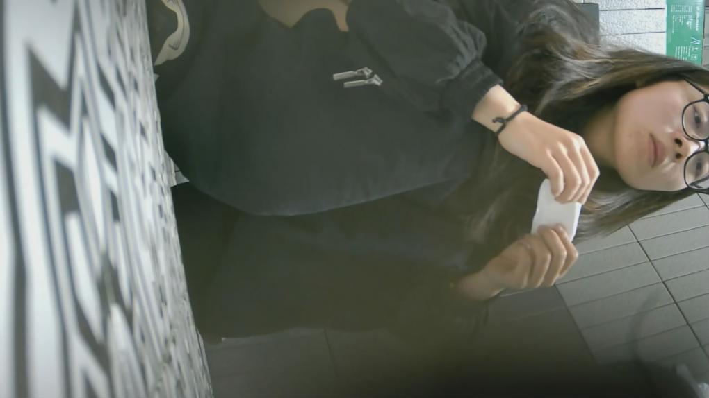 新流出写字楼女厕前后景双角度高清偷拍❤️白领姐姐尿尿长靴靓妹换卫生巾