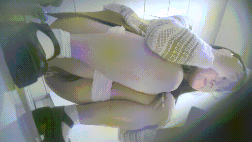 写字楼女厕全景偷拍3位女白领❤️差点被其中一位机灵的妹子发现了