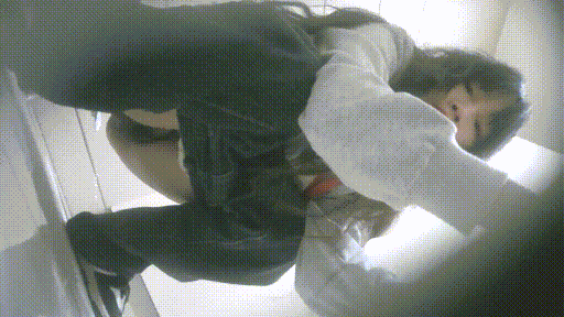 写字楼女厕全景偷拍3位女白领❤️差点被其中一位机灵的妹子发现了