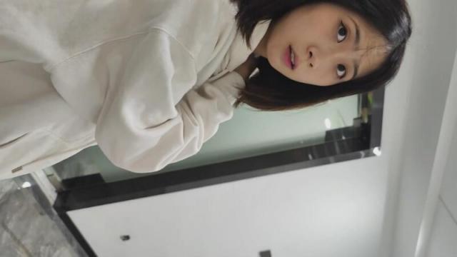 办公楼女厕全景偷拍三个新来的美女职员人美B更美❤️其中一位很有初恋的感觉