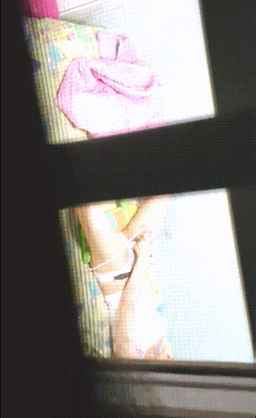 大学保安女生宿舍楼窗外偷拍❤️三位美女偷偷的抠B自慰