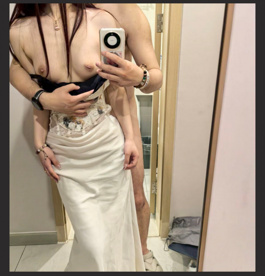 重庆极品小网红李欣与男友自拍性爱被曝光，不雅视频合集流出看点满满，小骚货真骚啊