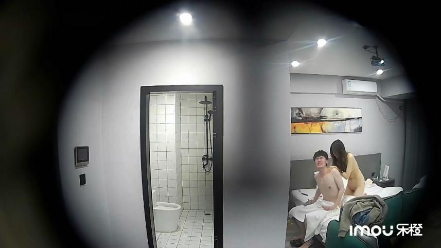 乐橙酒店摄像头高清偷拍❤️颜值年轻情侣开房连续干了几炮妹子中途给男友按摩提升战斗力无水印原版