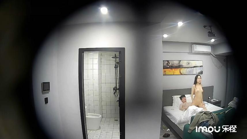乐橙酒店摄像头高清偷拍❤️颜值年轻情侣开房连续干了几炮妹子中途给男友按摩提升战斗力无水印原版