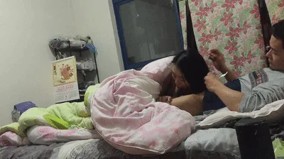 ✨小情侣✨家中做爱，女的超爽超主动，被男的各种姿势狂艹一顿，痛苦的呻吟是舒服的声音！