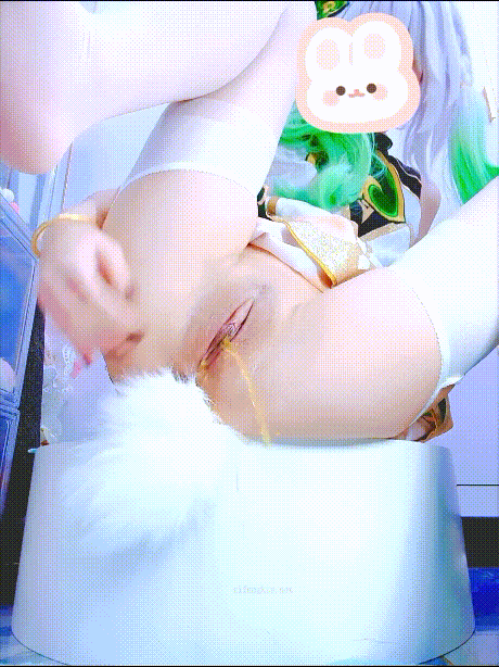 随处尿尿的反差女大『BOBOTU』✅萝莉风 户外露出 尿尿，老师同学眼中的班长学霸 表面看起来很乖巧