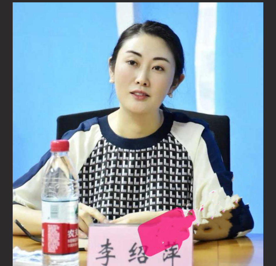 ⻓沙 香艳⼥局⻓ 李绍萍~乱伦+师生恋+酒后乱性+权⾊交易 震碎三观视频独家放送!