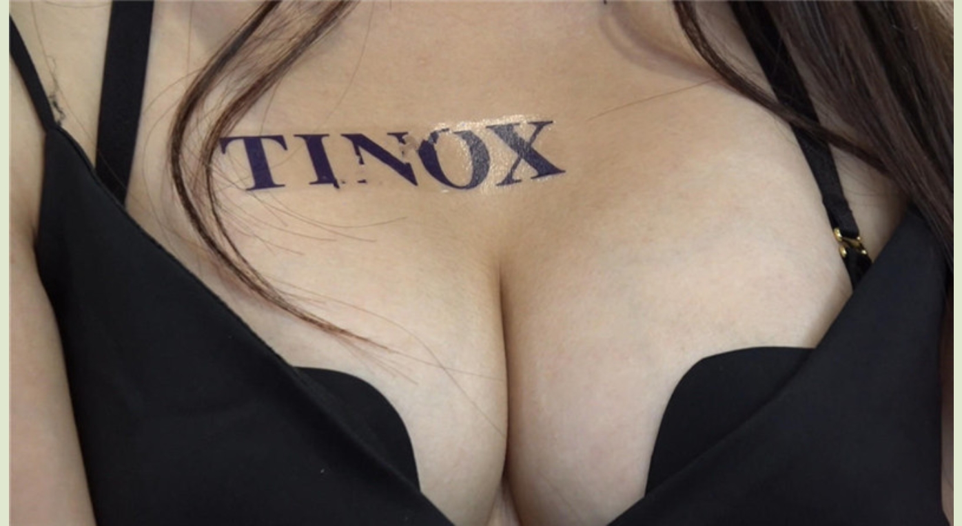 广州车展色魔摄影师各种刁钻角度愉拍❤️众多车模小姐姐各种不经意间的走光