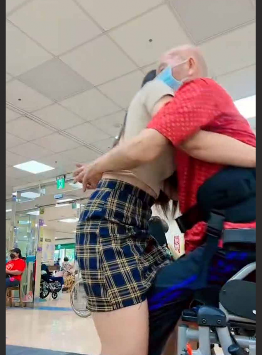 河南养老院涉黄被指热舞擦边 女院长摸奶打手枪 网友调侃这养老院生活也太刺激了吧