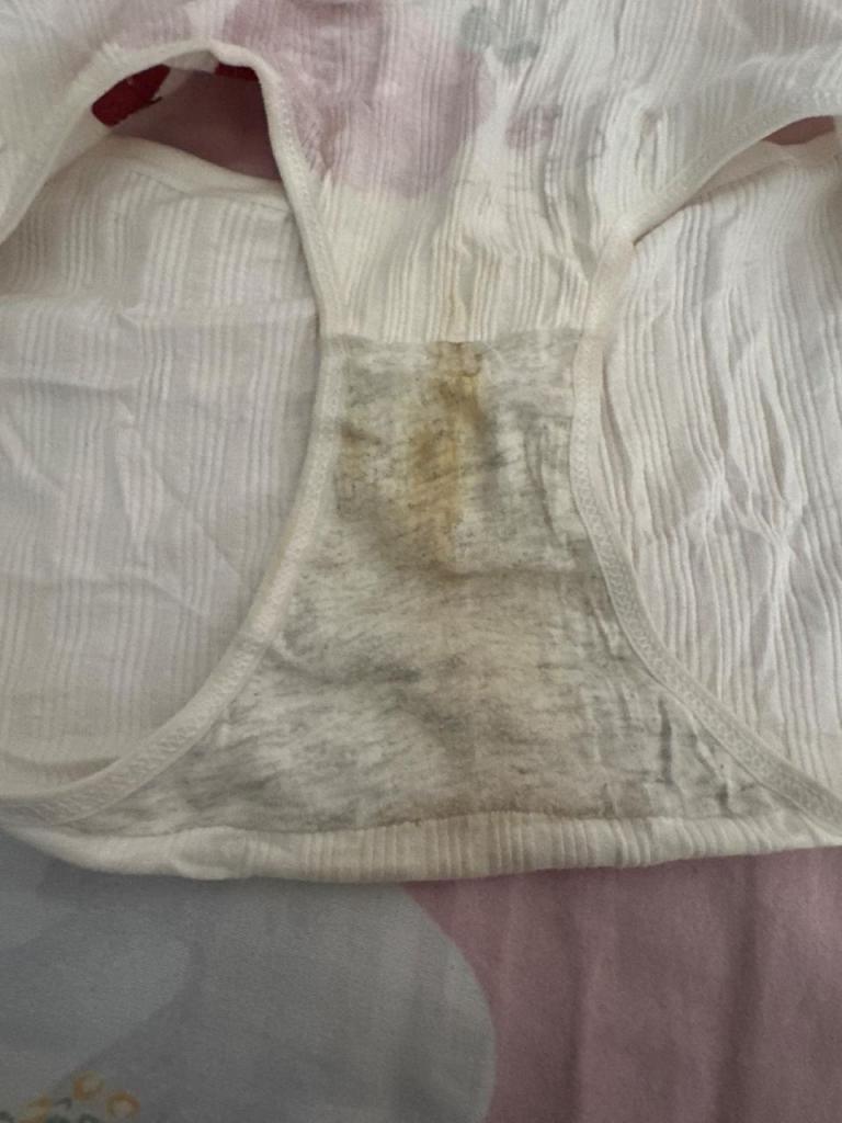 国庆节偷偷潜入妹妹房间寻宝,发现了个小玩具。继续打个胶